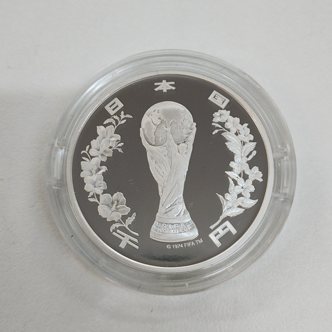 【TM0120】2002 FIFA ワールドカップ 記念硬貨 銀貨 ケース入り コイン 千円銀貨 重さ約31.1g コレクション 小物 額面1000円_画像1