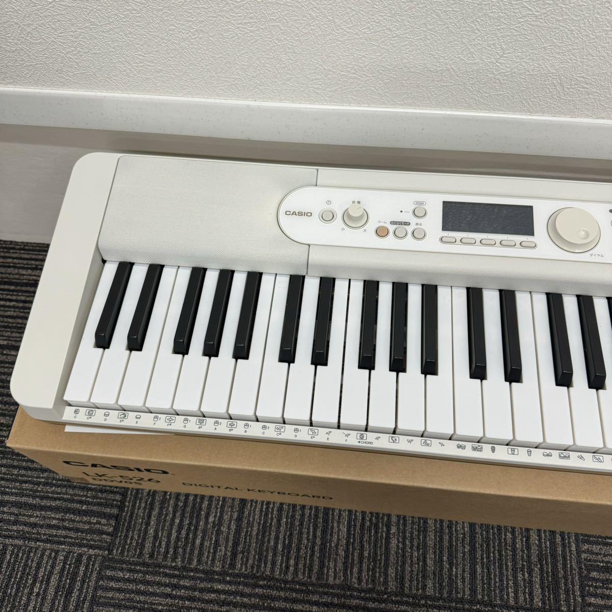 【K0108】CASIO カシオ LK-526 DDV05 Casiotone カシオトーン 電子キーボード デジタルキーボード 楽器 ピアノ 楽譜付 動作確認済み_画像3