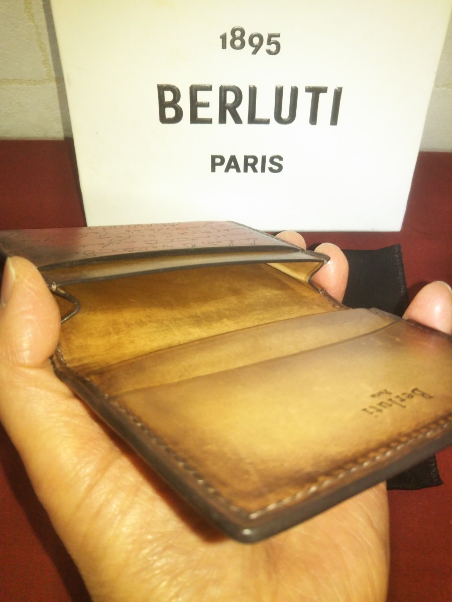 美品! 最高級 Berluti ベルルッティ カリグラフィ 二つ折りカードケース 名刺入れ レッドブラウン 箱、保存袋付き カリグラフィー_画像6