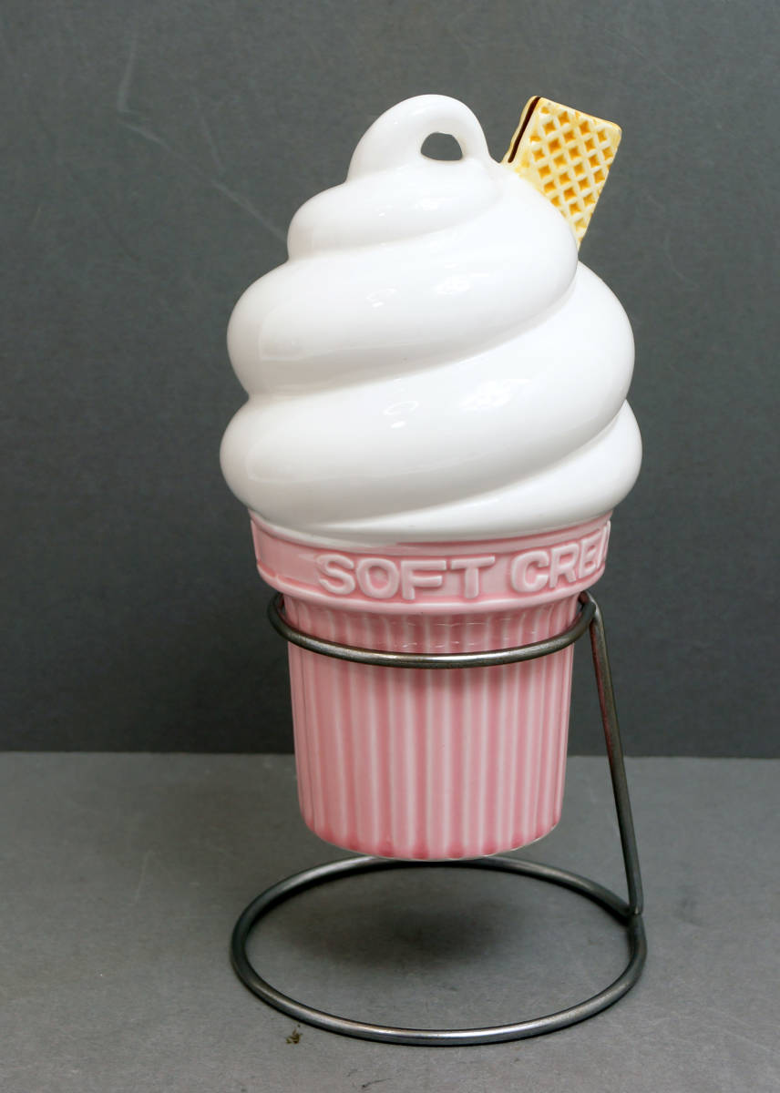 昭和レトロ　陶器製　ソフトクリーム　貯金箱　スタンド付き_画像1