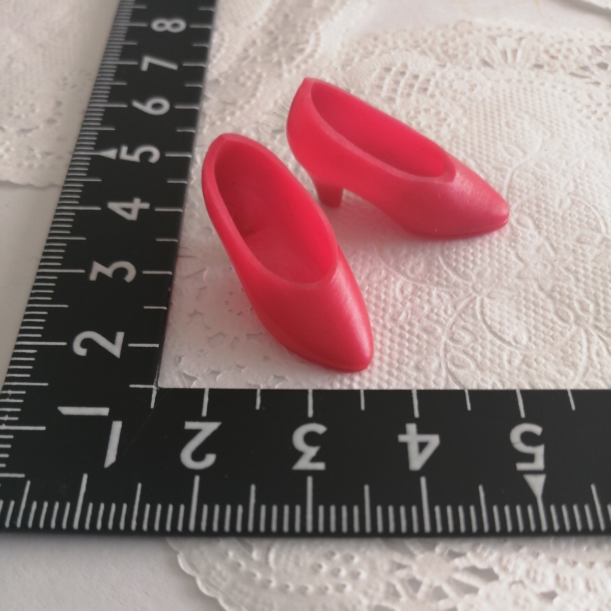 n137 ドール用 赤 パンプス ジェニー リカちゃん サイズ シンプル パンプス 靴 1/6ドール _画像1