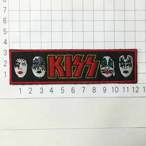 055　ＫＩＳＳ キッス コミカル デザイン アイロン ワッペン 音楽 ロック ハードロック　 刺繍 パッチ リペア_画像2