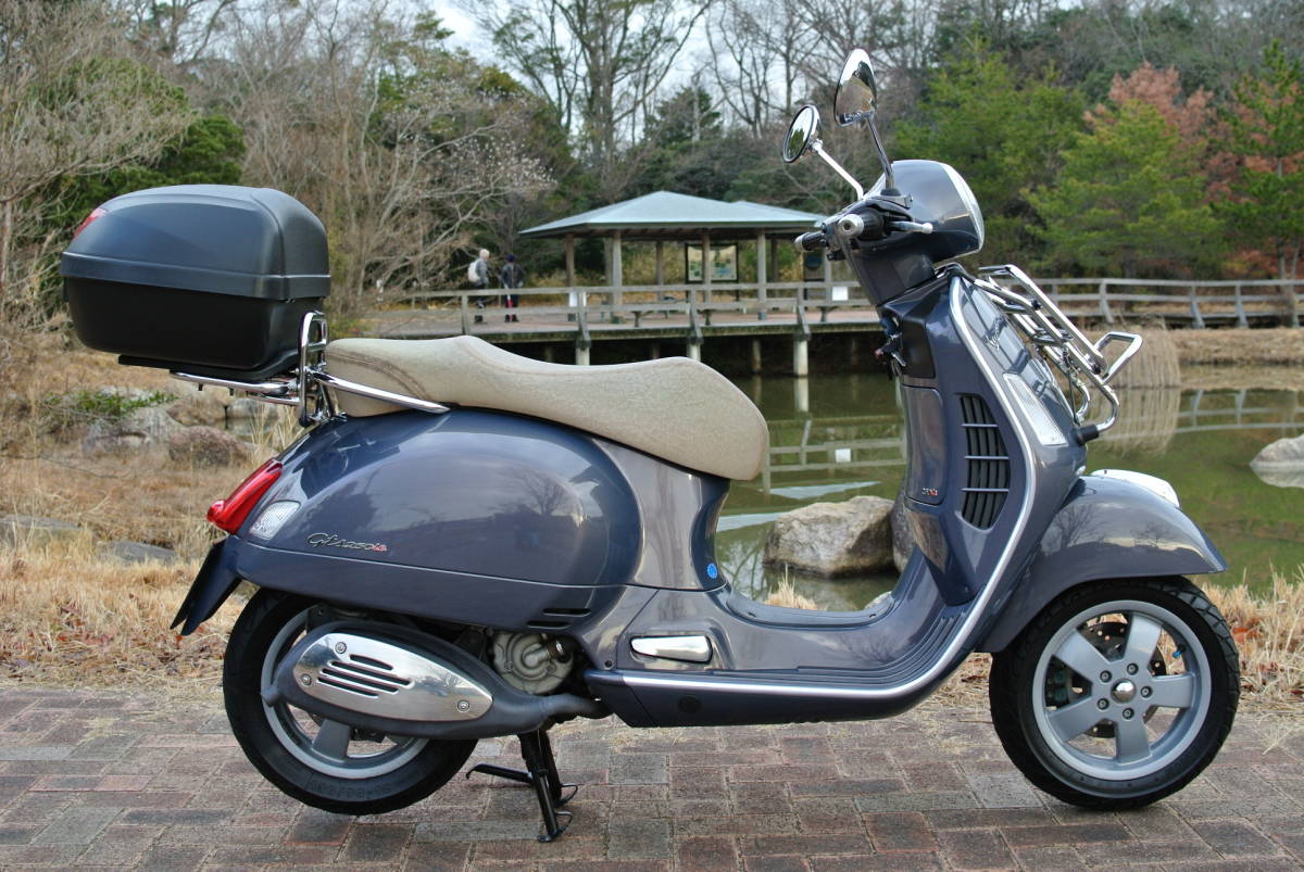 Vespa ベスパ GTS250ie ドロミテグレー色 低走行物 6,998km FACO製フロントキャリア 大型トップケース フル装備 機関好調 外装極美 美車_表示距離6,998Km（低走行物）