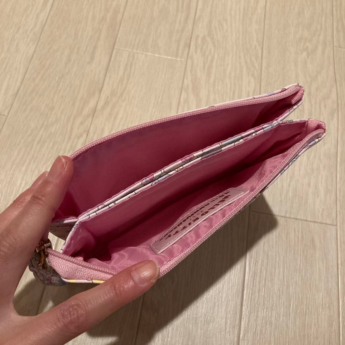 極美品　ハローキティ45周年 サンリオキャラクターズ　ポーチ　ピンク
