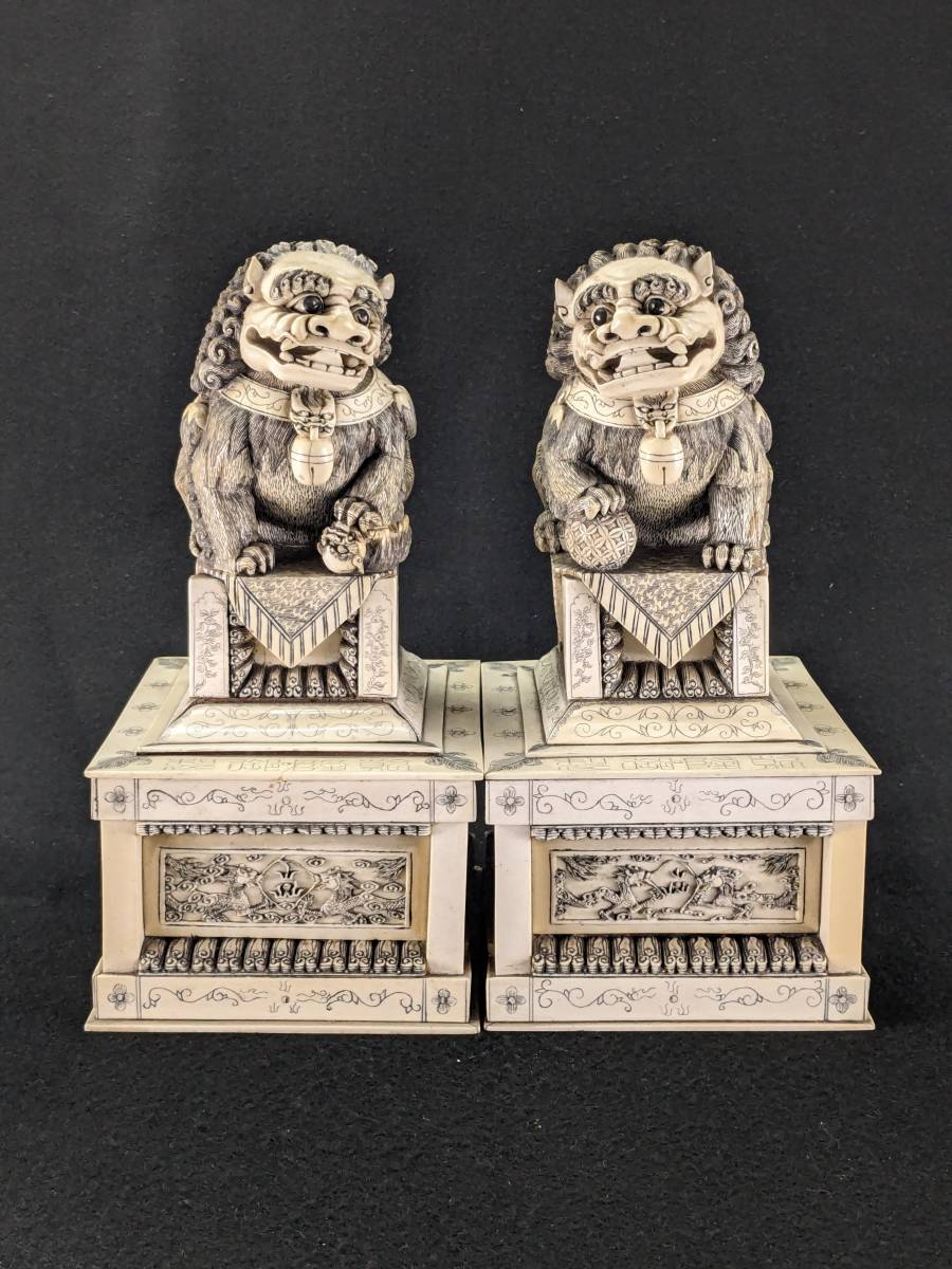 牙彫刻 象牙風 獅子置物 一対 細密彫刻 白材 乾隆御製 重量約8.265kg オブジェ　（26-5）