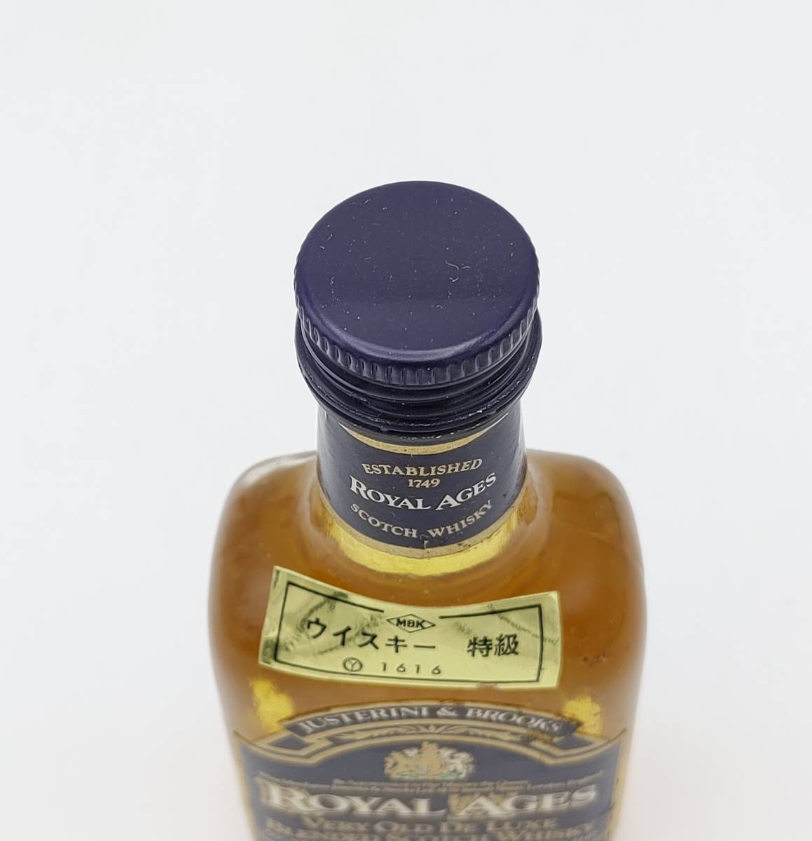 【全国送料無料】特級 ROYAL AGES VERY OLD DE LUXE BLENDED SCOTCH WHISKY　43度　50ml【JUSTERINI&BROOKS】