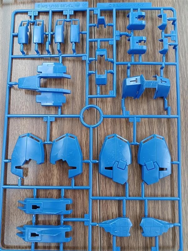 ジャンク品 ガンプラ MG Ex-Sガンダム(ランナーのみ、箱・説明 ジャンク品 ガンプラ MG Ex-Sガンダム(ランナーのみ、箱・説明