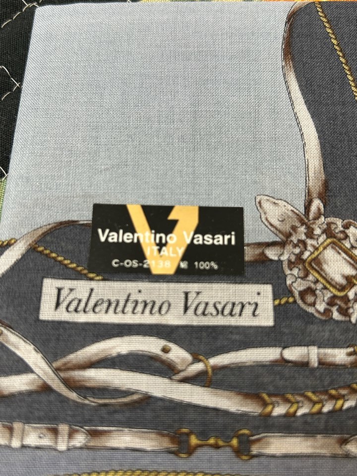 新品未使用　Valentino Vasari ヴァレンチノ・ヴァサリ　ハンカチ_画像1