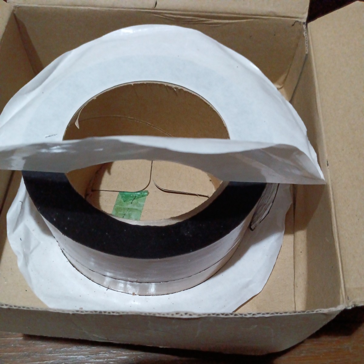 デュポン タイベック StretchGuard ストレッチガード テープ 複合伸縮性ブチルテープ 50mm×10ｍ巻 未使用 　防水　ダクト　電気　送料無料_目測で2m位です。