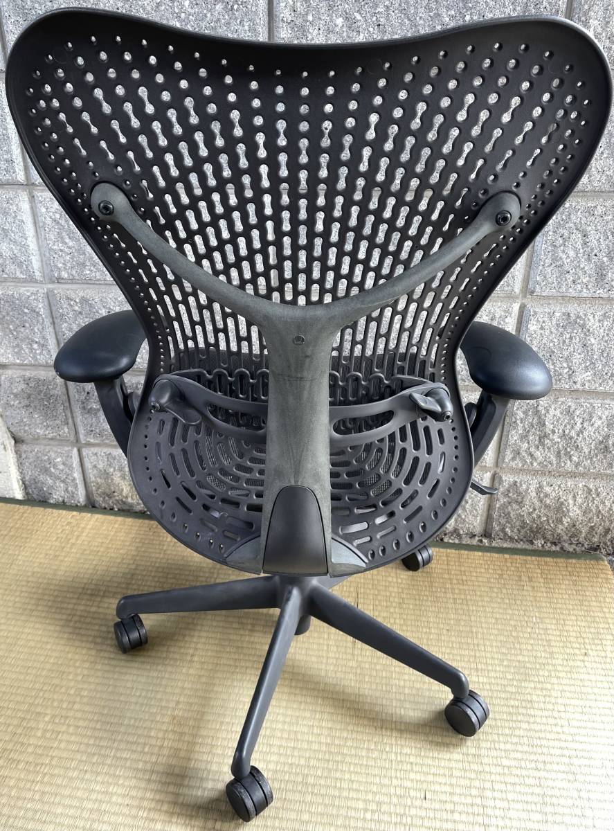 福岡市内送料無料　Herman miller ハーマンミラー JOIFA339 アーロンチェア デスク オフィス イス 2013_画像4