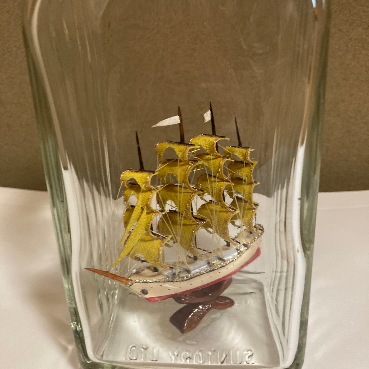 ボトルシップ　帆船模型　ヴィンテージ模型　レトロ　置物　アンティーク　サントリーレッド　SUNTORY RED