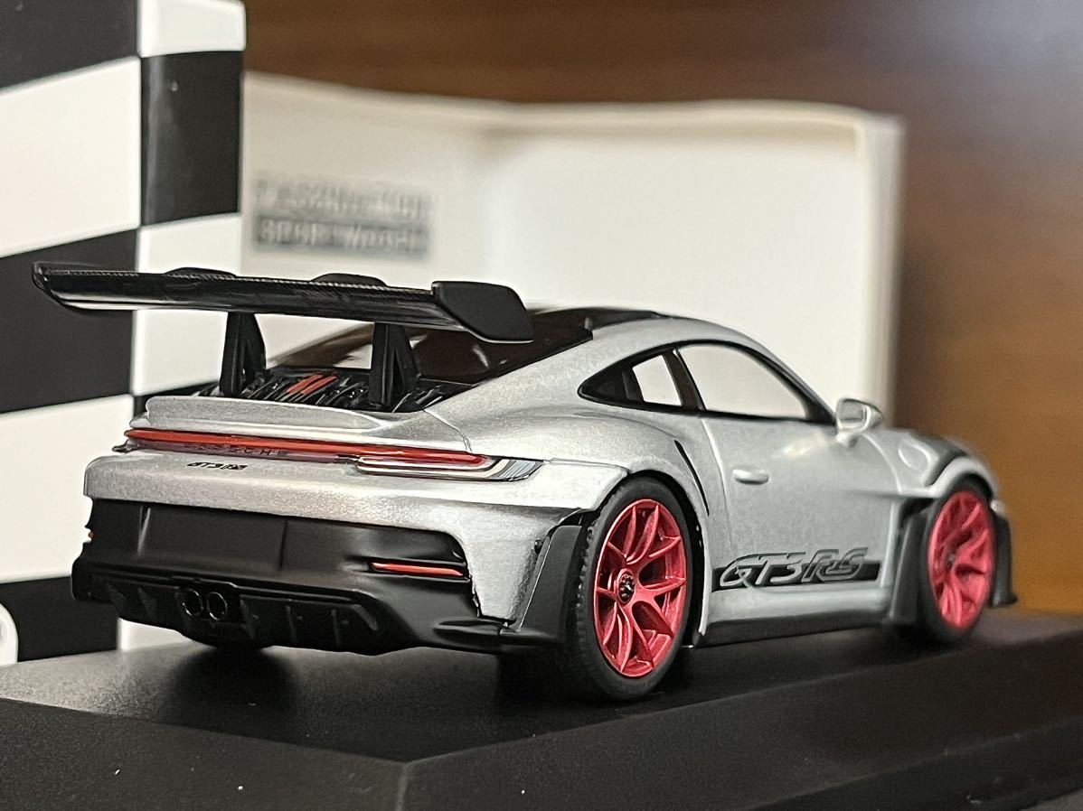 1/43 海外限定 ミニチャンプス ポルシェ 911 992 GT3RS Weissach Package 2023 シルバー/レッド 1:43 Minichamps Porsche ※要詳細確認_画像2