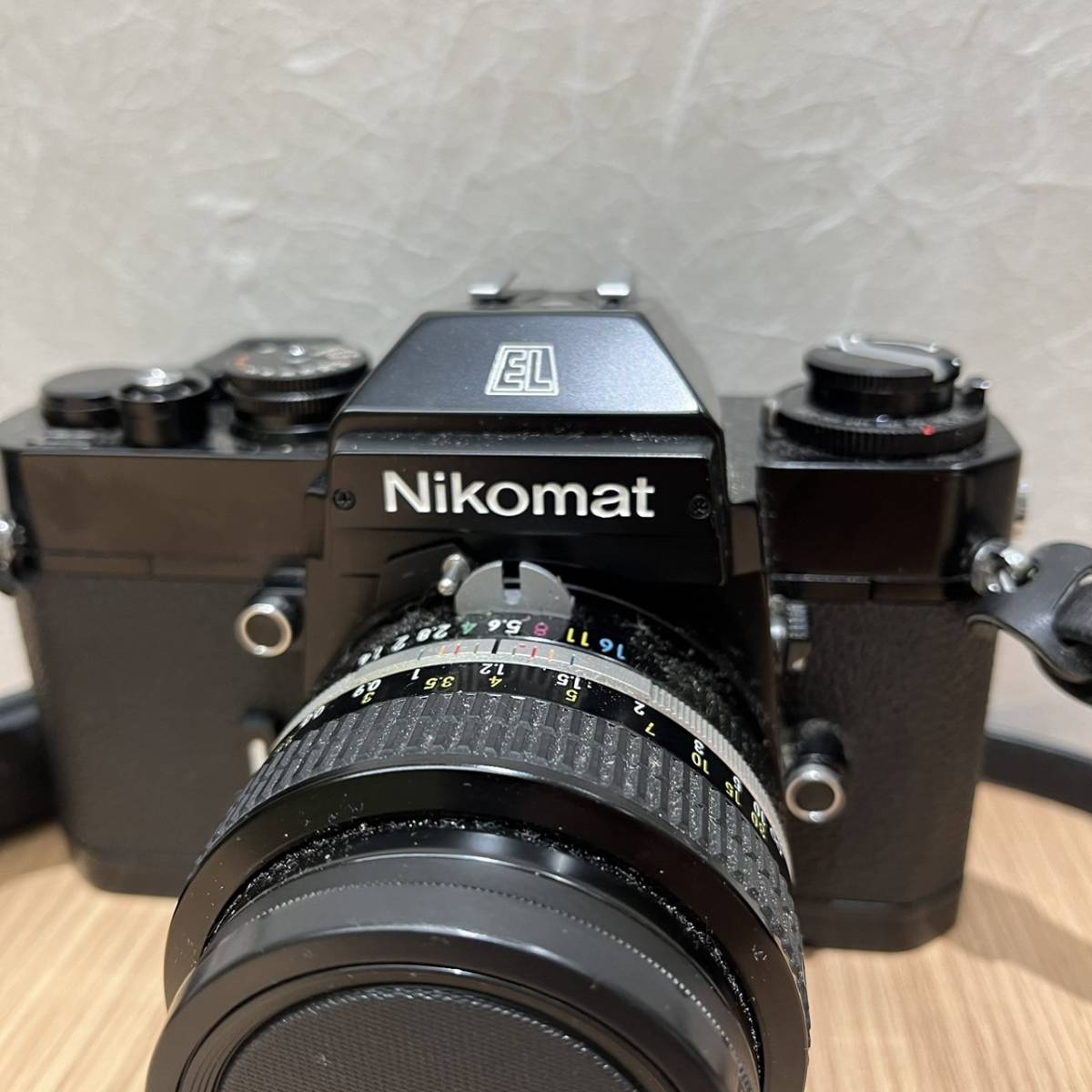 【N-17797】Nikon Nikomat EL ブラック レンズ NIKKOR 50㎜ 1:1.4 フィルムカメラ 一眼レフカメラ ニコン 動作確認済み_画像2
