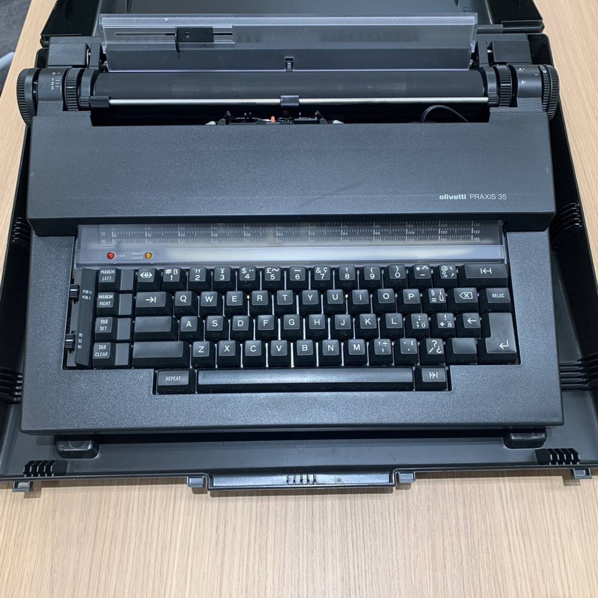 [N-16563]1 иен старт olivetti PRAXIS35 пишущая машинка работоспособность не проверялась б/у товар б/у товар хранение товар retro жесткий чехол есть 