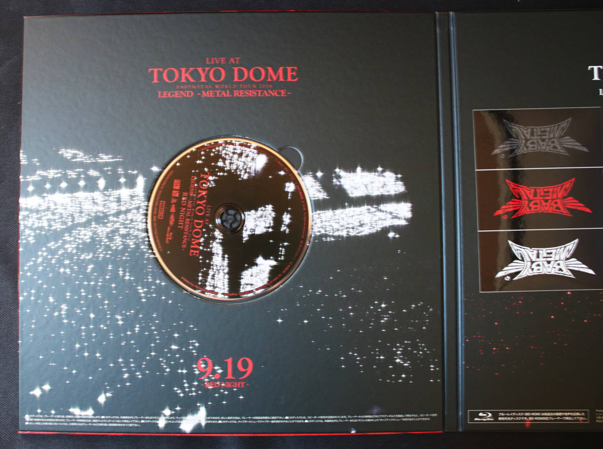 【美品・メーカー特典あり】LIVE AT TOKYO DOME (初回限定盤)(BABYMETAL オリジナル・ステッカーシート付)[Blu-ray]_画像3
