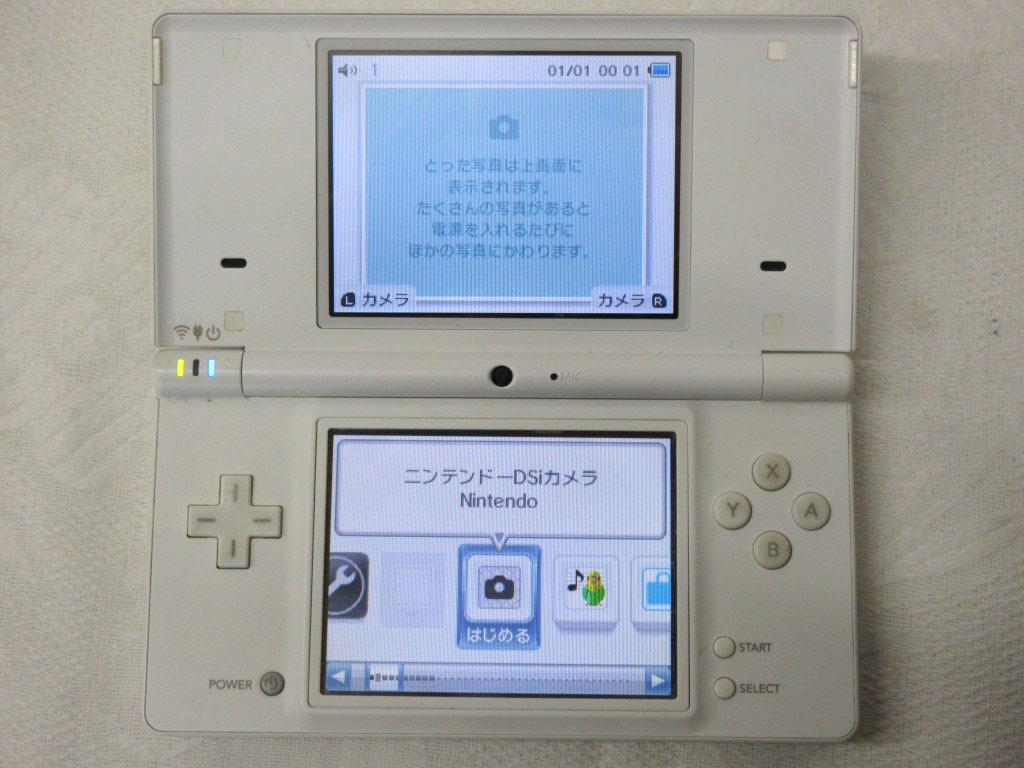 01K178 ニンテンドー DSi ホワイト(通電可)・ブラック(完全ジャンク) 2台セット 中古 現状 売り切り 部品取りなどに_画像5