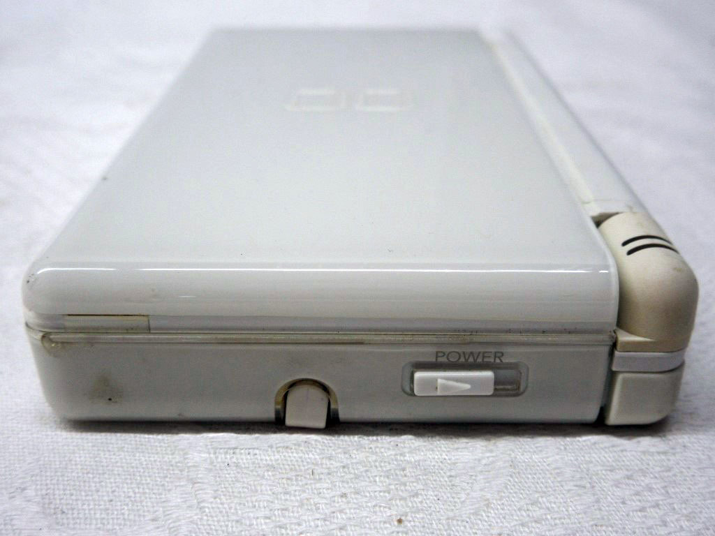 01K196 ニンテンドー DS Lite ホワイト 通電OK イタミあり 現状 部品取りなどに 売り切り_画像5