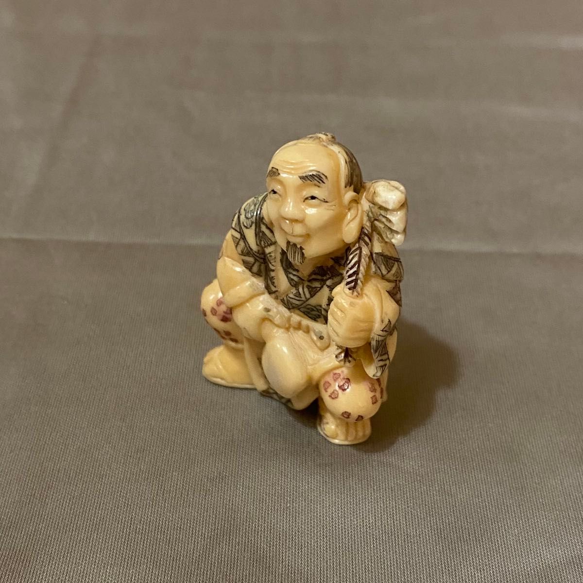 古美術 在銘 山口 カバ牙 根付 河馬 提げ物 Netsuke 人物 彫刻③