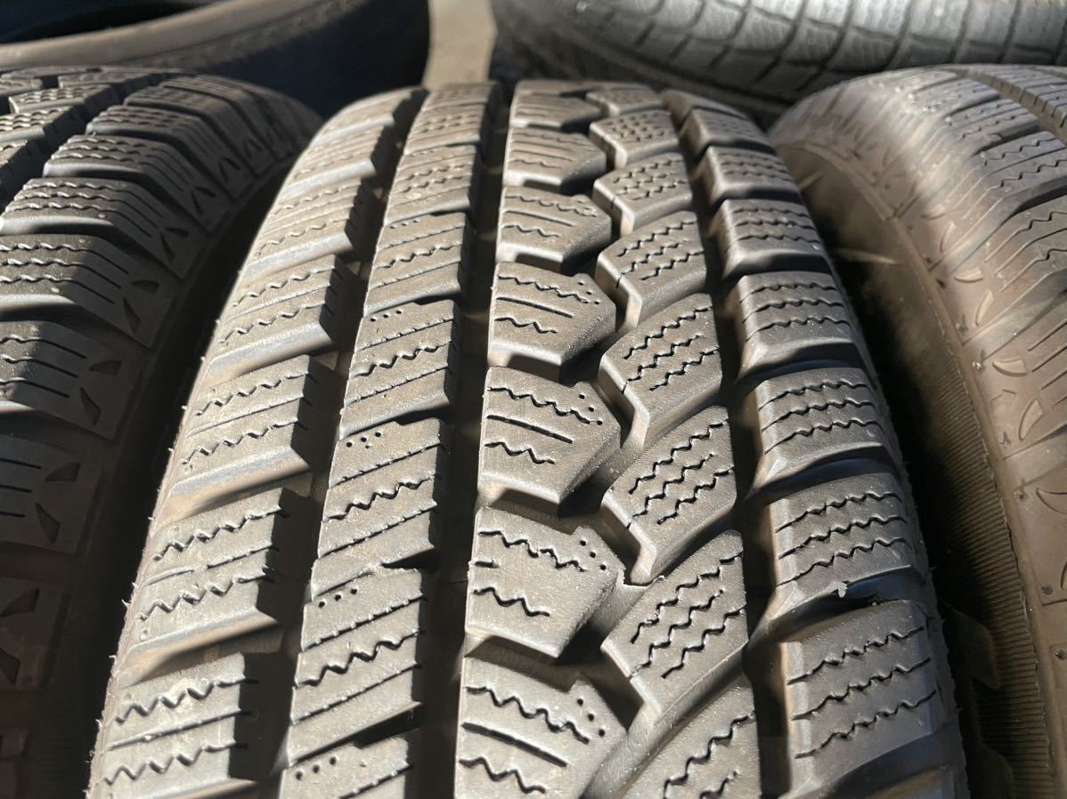 ［F0036］中古スタッドレスタイヤ165/70R14 2022年製造4本セット！送料込み！マーチ、タフトなどに_画像4