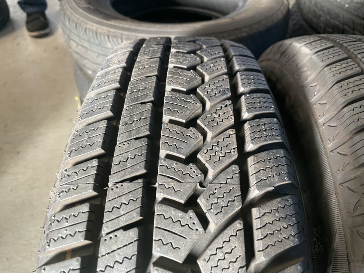 ［F0036］中古スタッドレスタイヤ165/70R14 2022年製造4本セット！送料込み！マーチ、タフトなどに_画像2