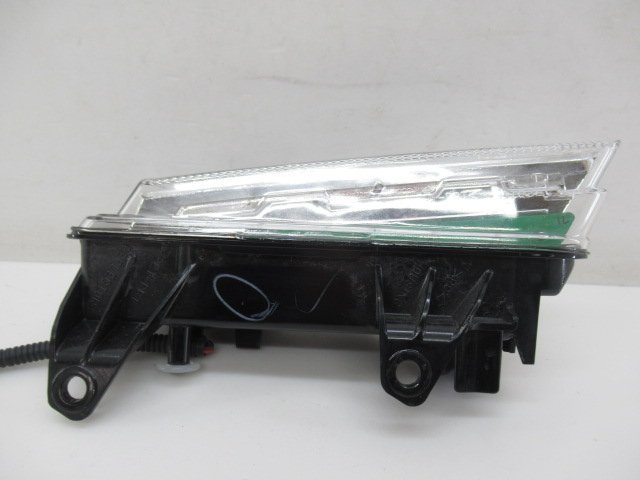 《良品》 スカイライン V37 後期 純正 右 ウインカー 【 STANLEY W1176 】 (M091479)_画像2