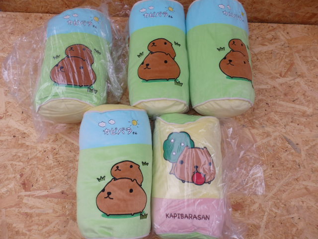  Kapibara-san super DX tube shape cushion soft toy together GG1508