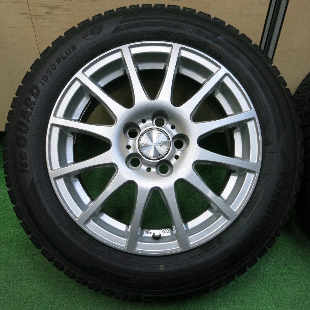 *送料無料*バリ溝 キレイ 8.5分★スタッドレス 185/65R15 ヨコハマ アイスガード iG50 プラス La-Strada Tiradoγ PCD100/5H★4010411イス_画像2