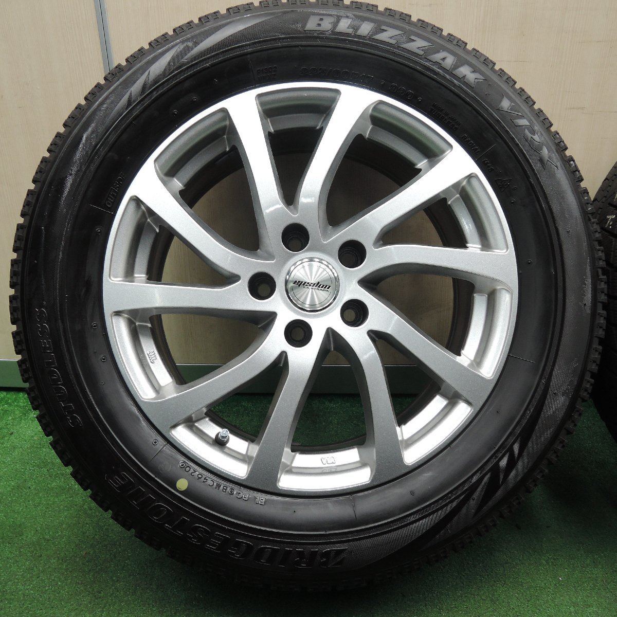 *送料無料*バリ溝！20年！キレイ！8.5分★スタッドレス 225/60R17 ブリヂストン VRX epsdon LA STRADA PCD114.3/5H★3122402NJス_画像2