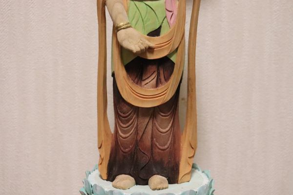 とても綺麗な木彫 彩色の観音菩薩像 仏像 n733_画像4
