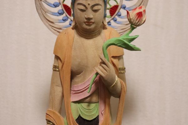 とても綺麗な木彫 彩色の観音菩薩像 仏像 n730_画像3