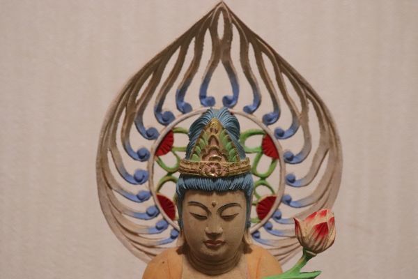 とても綺麗な木彫 彩色の観音菩薩像 仏像 n730_画像2
