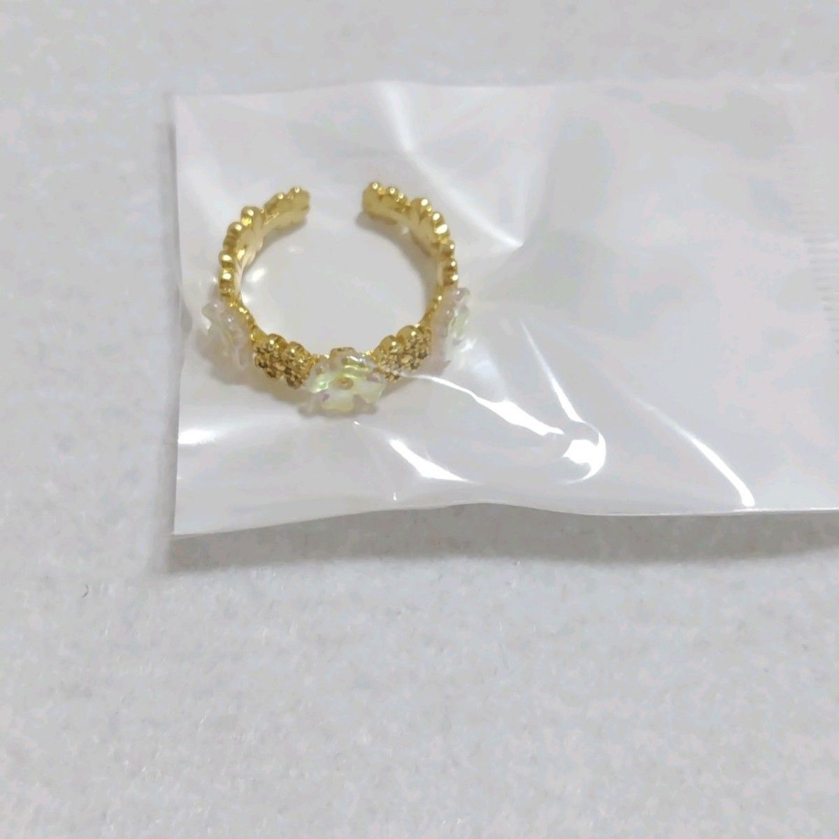 かわいい★フラワーリング ゴールド 指輪　フリーサイズ 花デザイン 韓国　新品