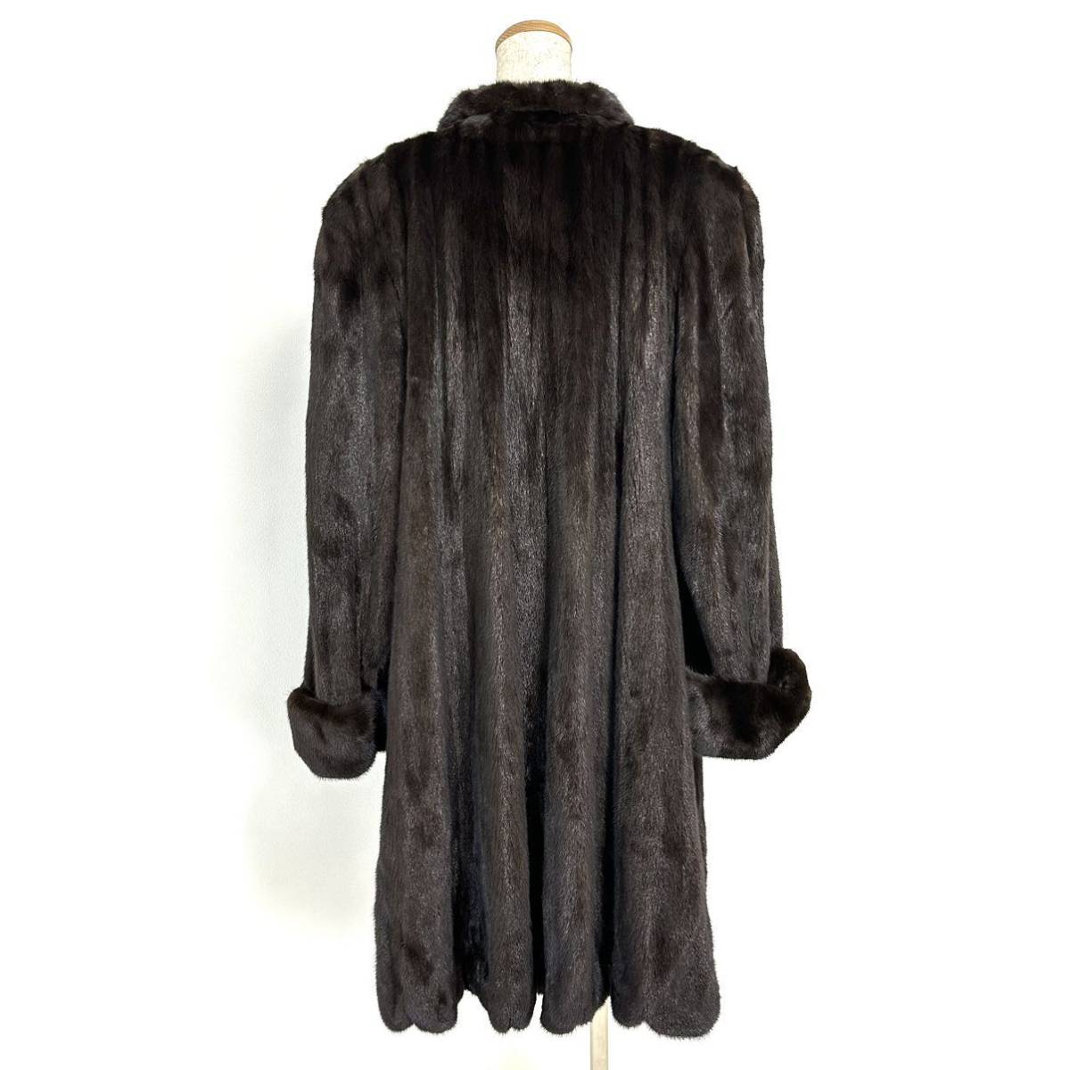 【貂商】h1845 BLACKGLAMA ブラックミンク ハーフコート デザインコート セミロング ロングコート ミンクコート 貂皮 mink身丈 約100cm_画像4