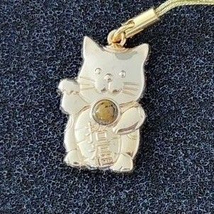 金運 招き猫のストラップ(パワーストーン タイガーアイ付き)