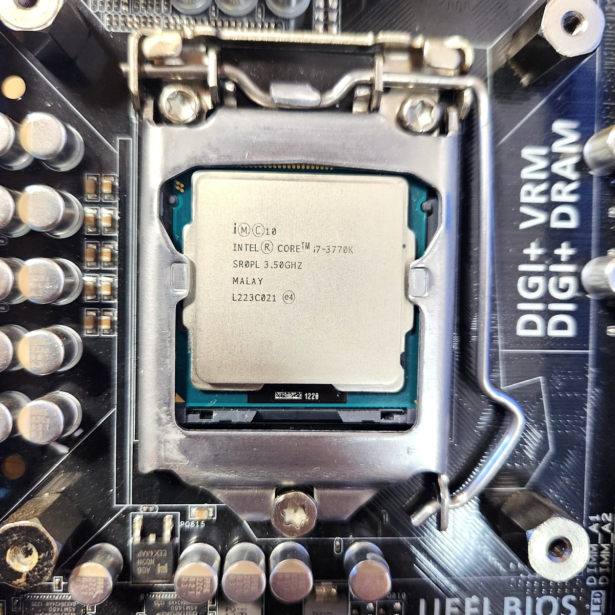 CPU INTEL インテル　CORE　i7-3770K　マザーボード ASUS P8Z77-V PRO　メモリ kingston HYPERX KHX21C11T1K2/8X 100s23-4685_画像1