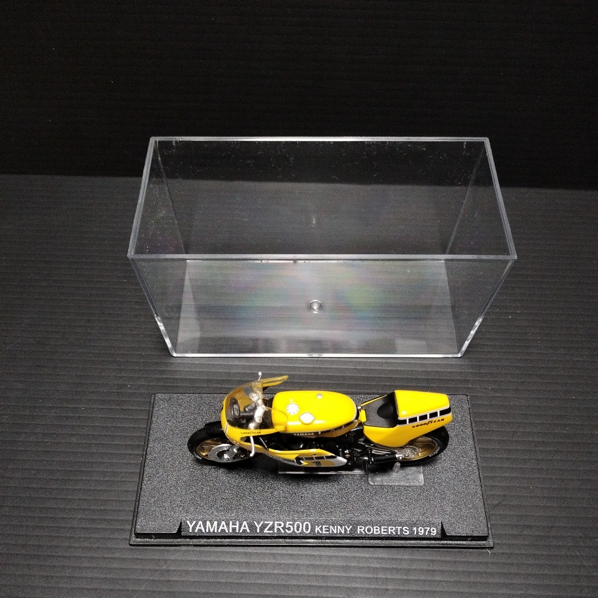 ● YAMAHA「1/24　YZR500　ケニー・ロバーツ　1979」ヤマハ　KENNY ROBERTS　ミニカー　オートバイ_画像2