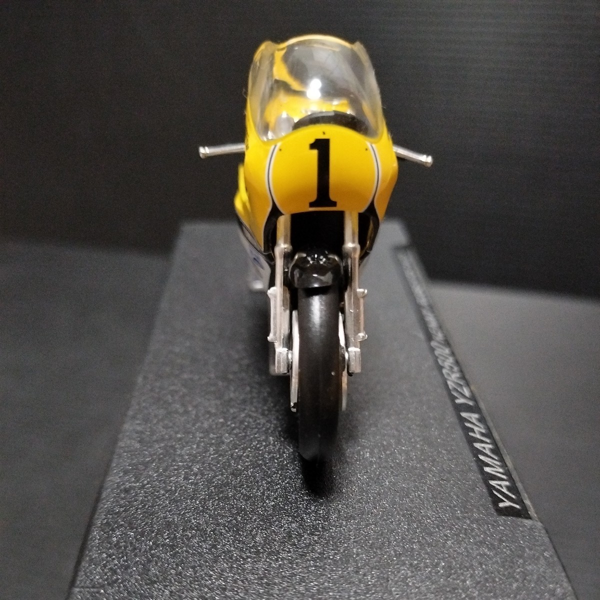 ● YAMAHA「1/24　YZR500　ケニー・ロバーツ　1979」ヤマハ　KENNY ROBERTS　ミニカー　オートバイ_画像6