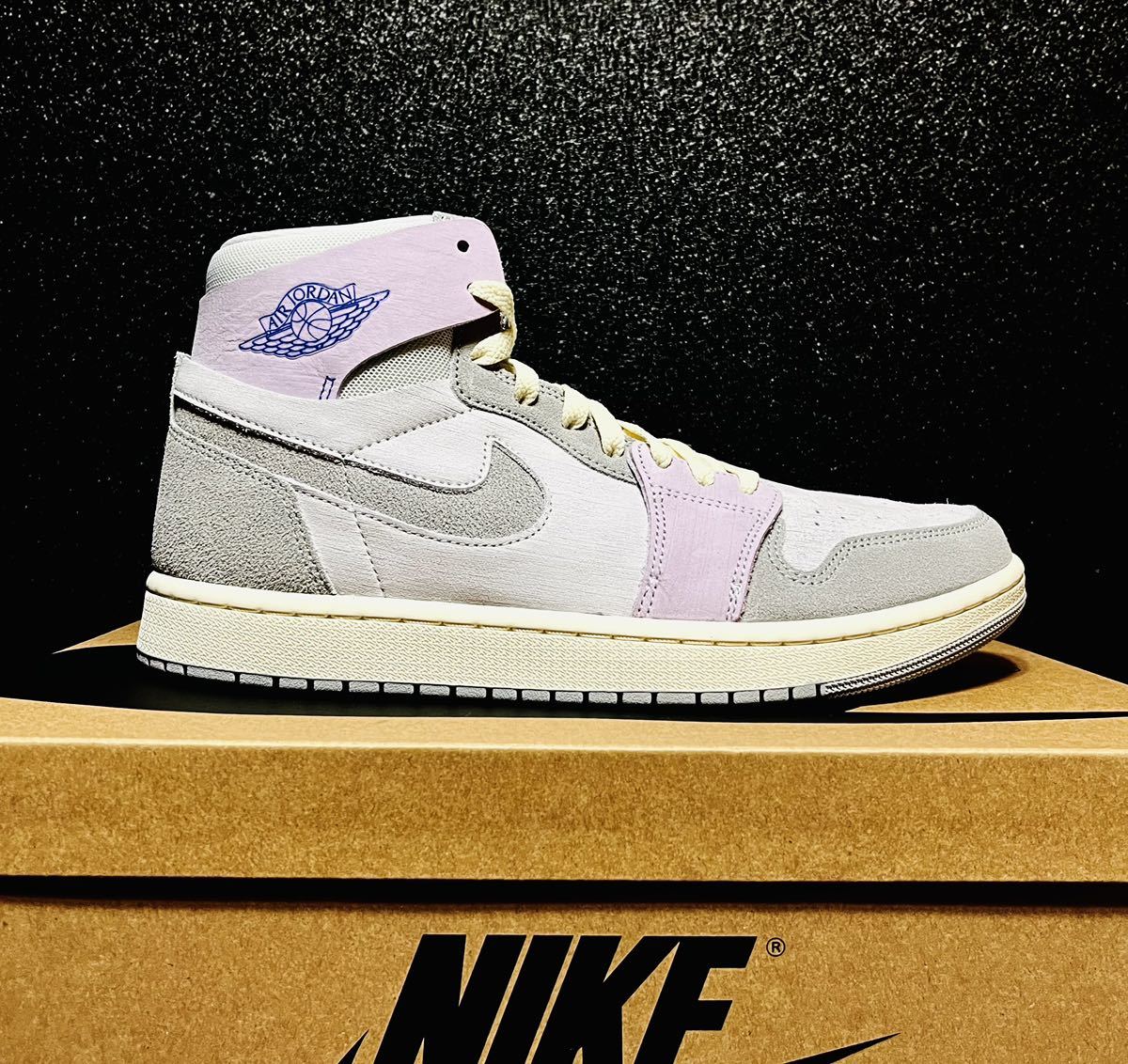 ☆送料込■新品29.0cm■ナイキ エア ジョーダン１ズーム コンフォート2 AIR JORDAN 1 フォトンダスト/グレー WMNS 定価.21450円