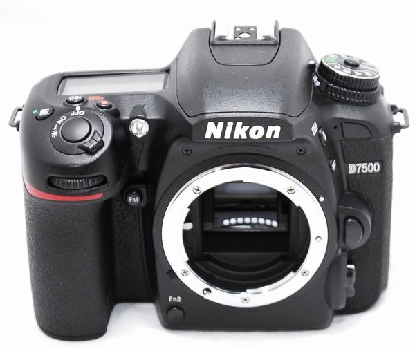 【新品同様の超美品 668ショット・メーカー保証書付き】Nikon ニコン D7500_画像3