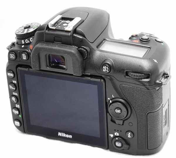 【新品同様の超美品 668ショット・メーカー保証書付き】Nikon ニコン D7500_画像4
