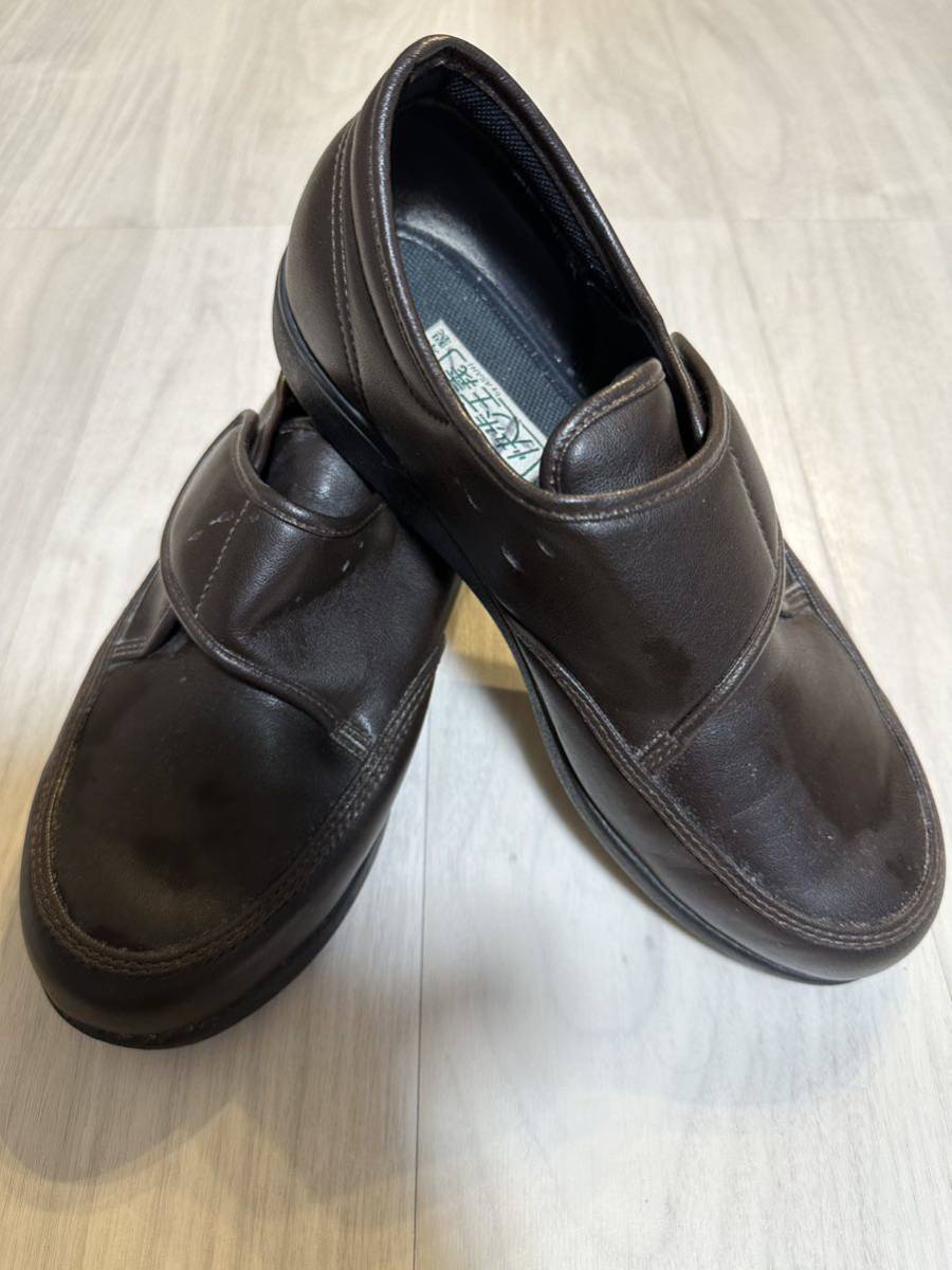 YR12)くつ　靴　ブラウン　快歩主義　25.5 EEEE 日本製　ダークブラウン　メンズシューズ　履きやすい　マジックテープ　格安　シューズ_画像1