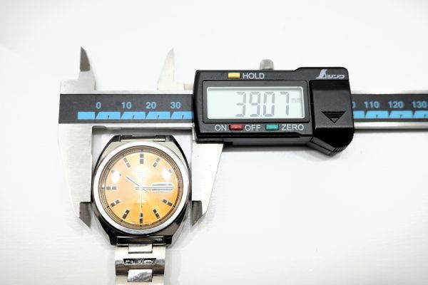 32　SEIKO 5 DX DELUXE 25JEWELS AT　6106-8180　セイコー ファイブ デラックス 25石 オレンジ文字盤 国産機械式 自動巻き メンズ 腕時計_画像8