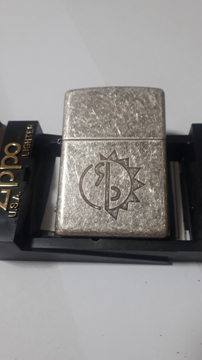 未使用　Marlboro　Zippo　Antique　Silver　Plate　マルボロジッポー　ランチパーティー　世界3,400個限定生産品　1999年製造　未開封品　_画像1