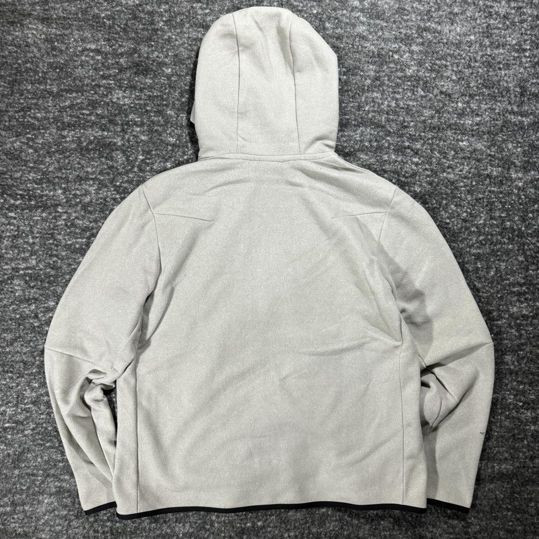 新品 ナイキ テックフリース パーカー 定価1.8万 XLsize グレー NIKE TECHFLEECE HOODIE ジップポケット 保温 高級 黒 刺繍 フード 人気_画像9