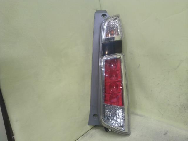 中古 N-WGN DBA-JH1 右テールランプ S07A NH830M W1400 33500-T6G-902