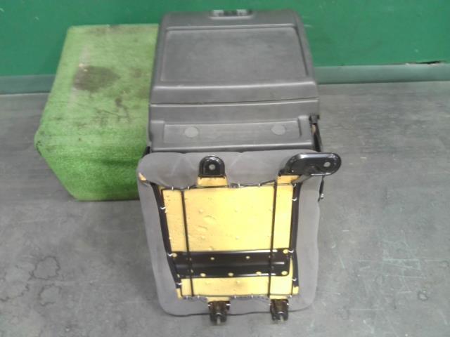  used Forward ADG-FRR90K3S center seat 4HK1T 729 the back side :1-75208-245-3