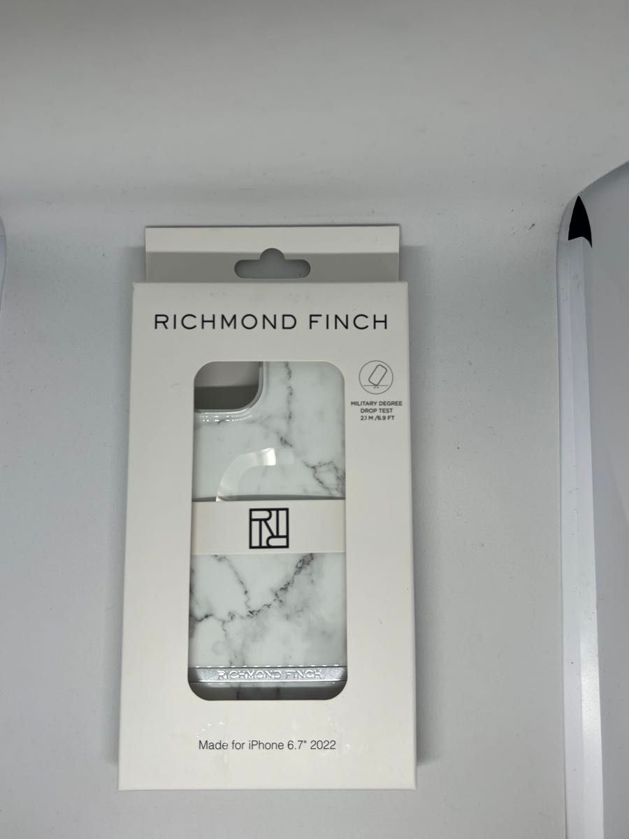 Richmond and Finch iPhone 6.7インチ 大理石柄