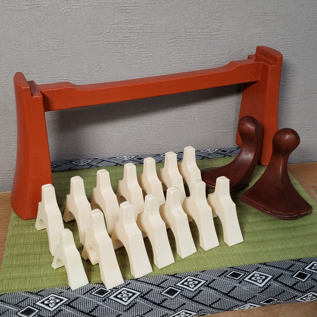 お琴道具まとめて 琴柱 琴足 琴台 箏台 鳥居台 猫足 糸締め機 木 お琴道具まとめて 琴柱 琴足 琴台 箏台 鳥居台 猫足 糸締め機 木