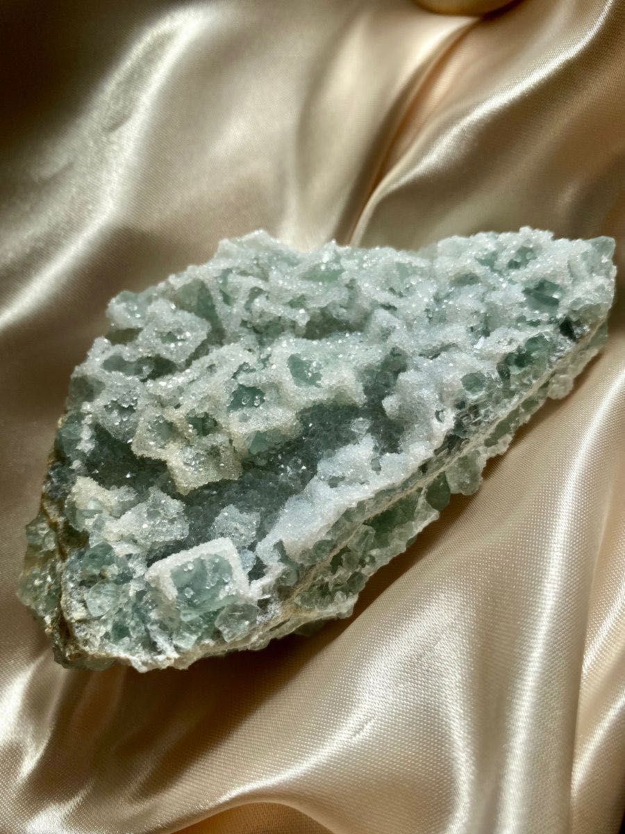 シュガーフローライト 水晶 共生 原石