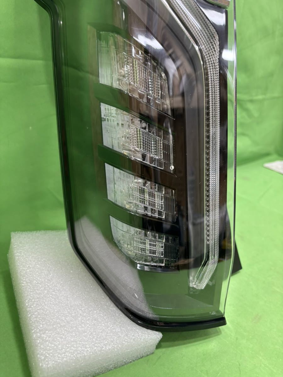 ホンダ N-BOXカスタム JF3 JF4 左テールランプ LED 洗車傷程度です イチコー D186 刻印C 個人宅配送不可_画像4